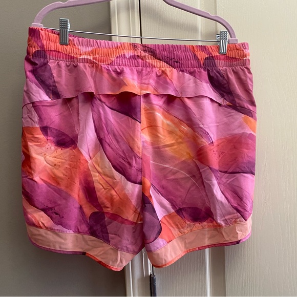 Athleta Women’s Mesh Racer 4” shorts watercolor print - Picture 6 of 6